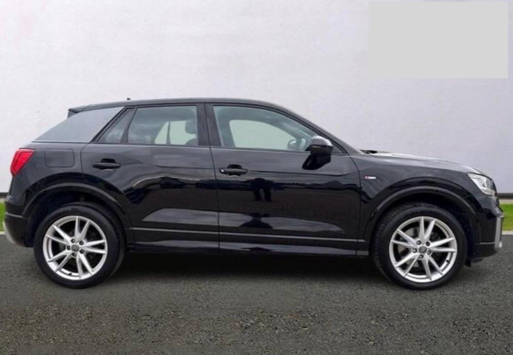 Audi Q2 30 TFSI S line Edition-Rata da 200 € al mese