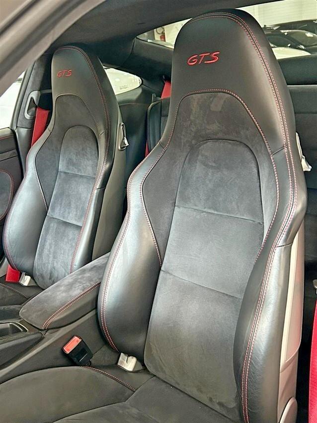 Porsche 911 3.0 Carrera GTS Coupé