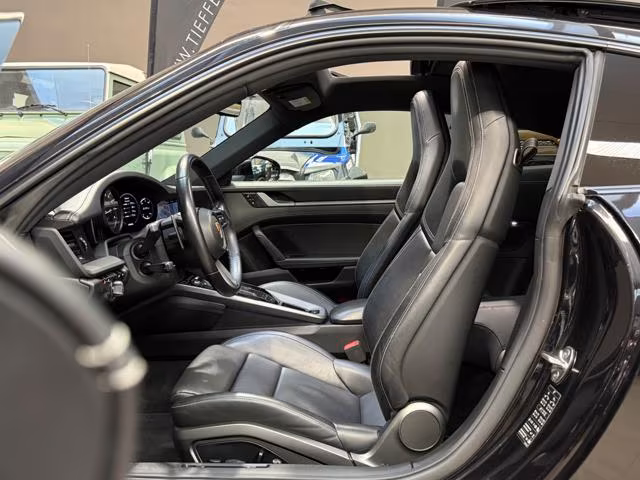 PORSCHE 911 Carrera 4S