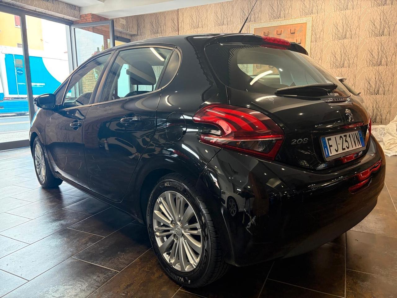 Peugeot 208 PureTech 82 5 porte Allure