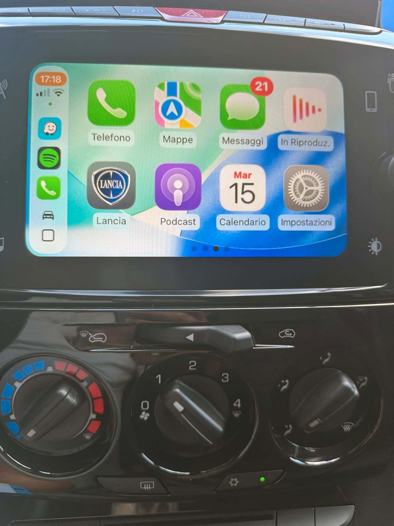 Lancia Ypsilon 1.0 FireFly 5 porte S&S Hybrid Gold Plus Telecamera Cerchi in lega Car Play