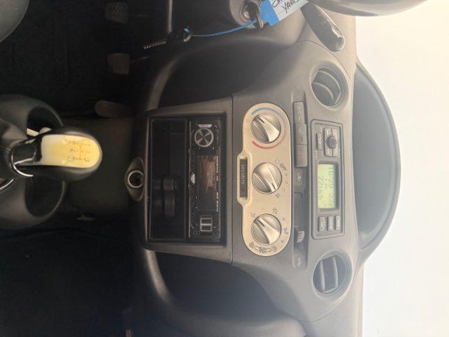 TOYOTA Yaris 1.3i 16V cat 5 porte Sol Blue