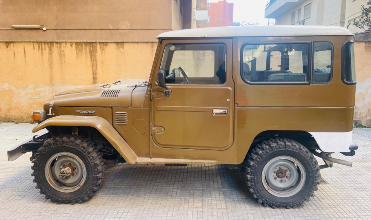 Toyota Land Cruiser BJ 42