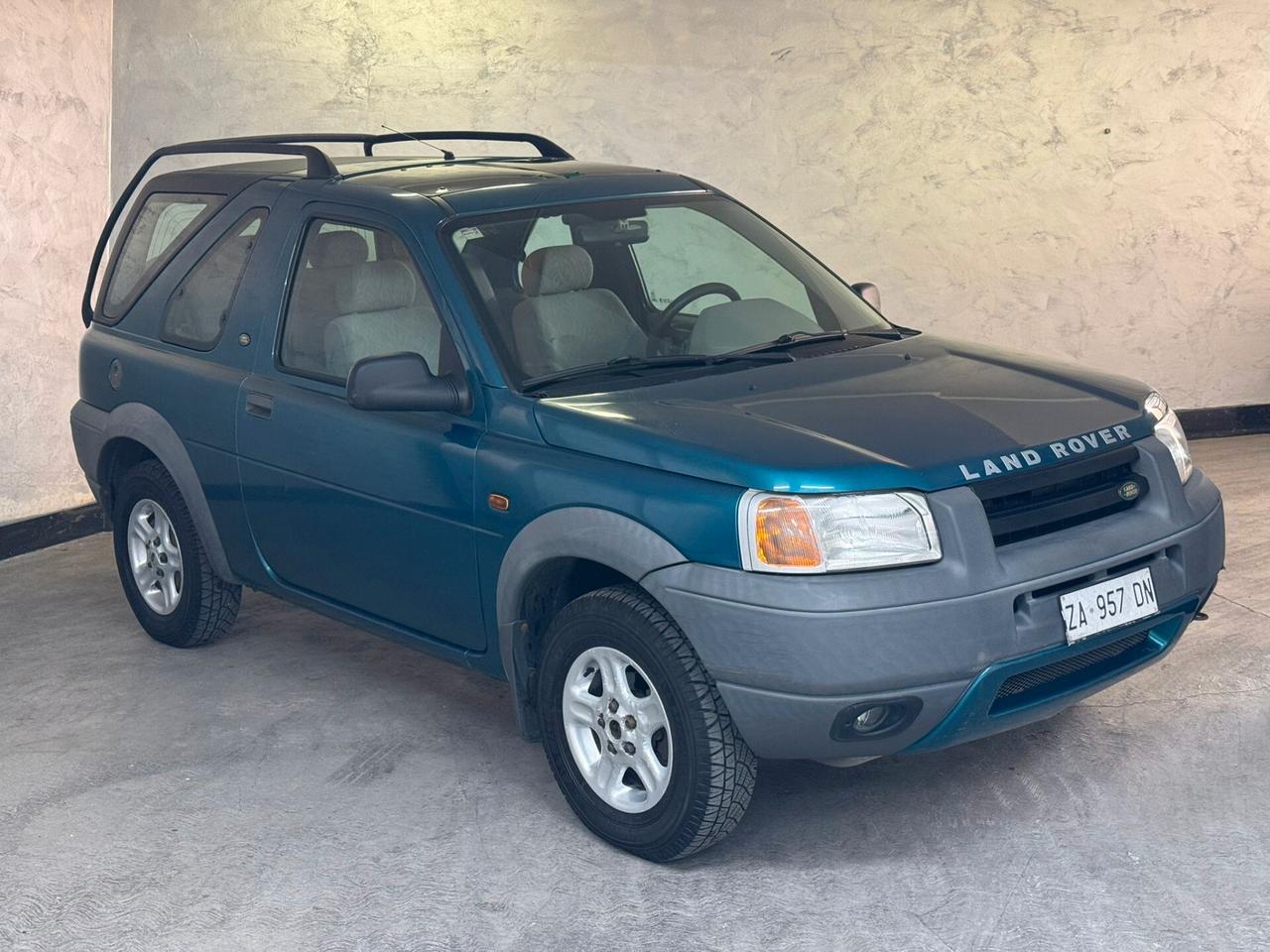 Land Rover Freelander 2.0 TD cat 3p. Hardback