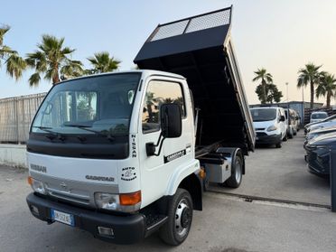 Nissan Cabstar 110 ribaltabile trilaterale
