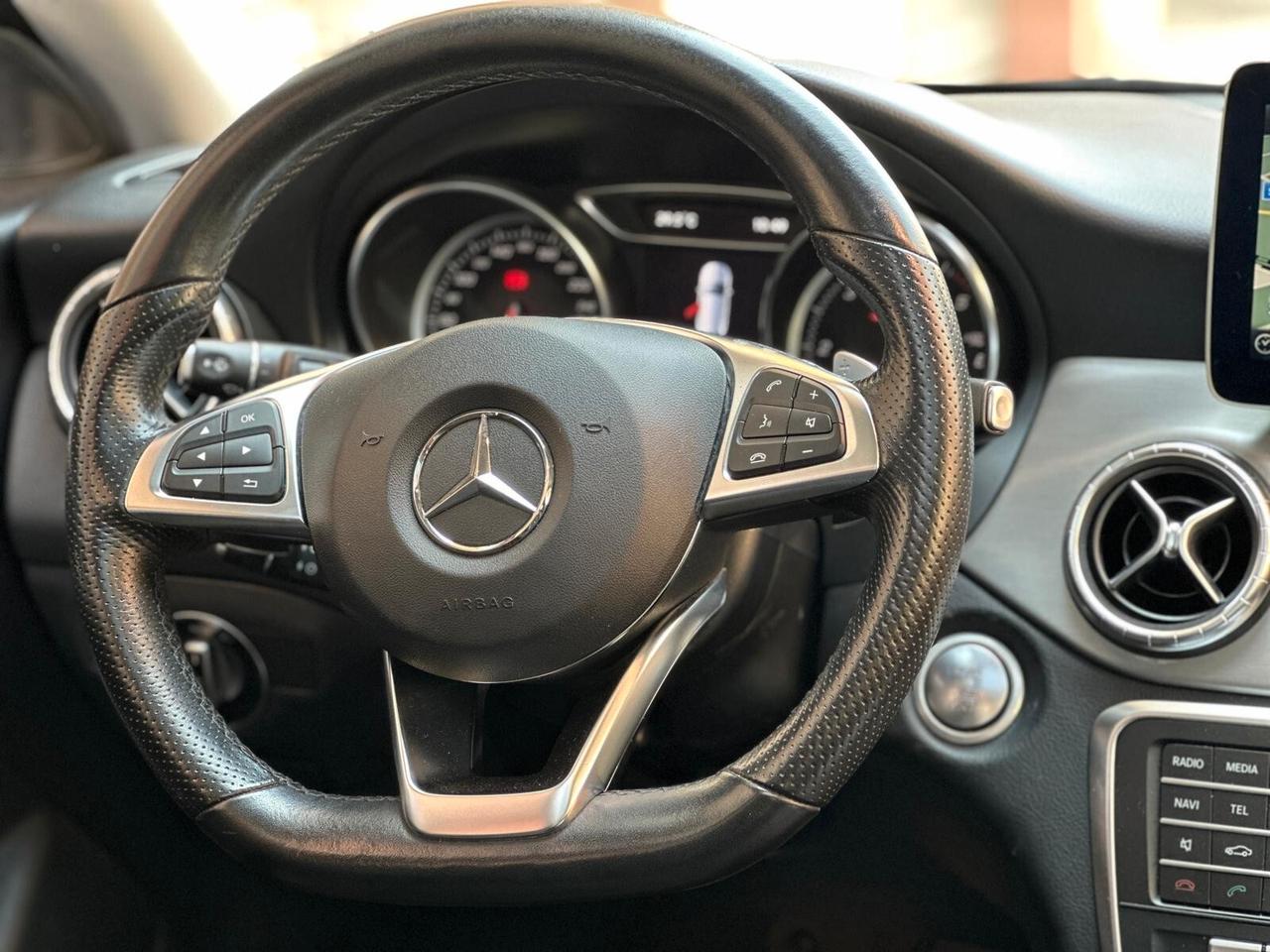 Mercedes CLA 200 SB Automatic Premium TETTO/FULL