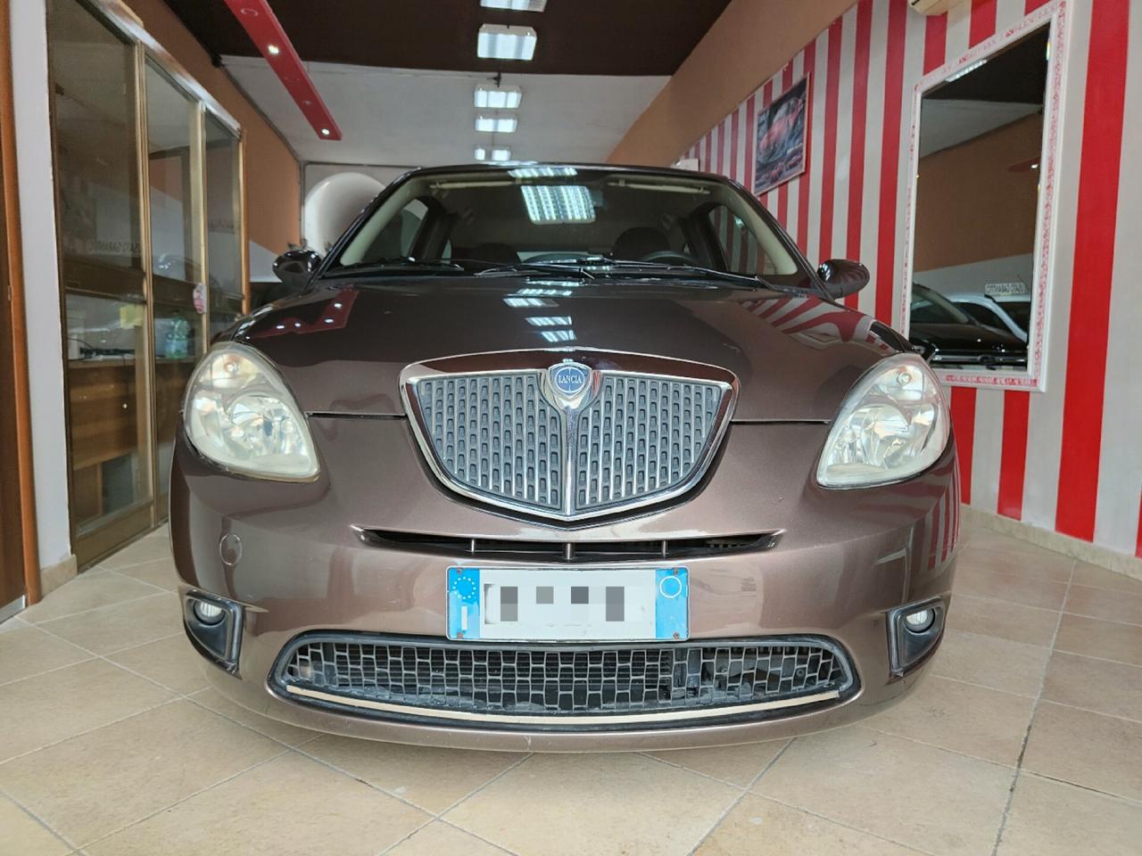 Lancia Ypsilon 1.3 MJT 75 CV Platino
