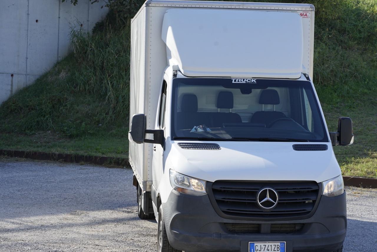 Mercedes Benz 311 Tra Ant con Sponda