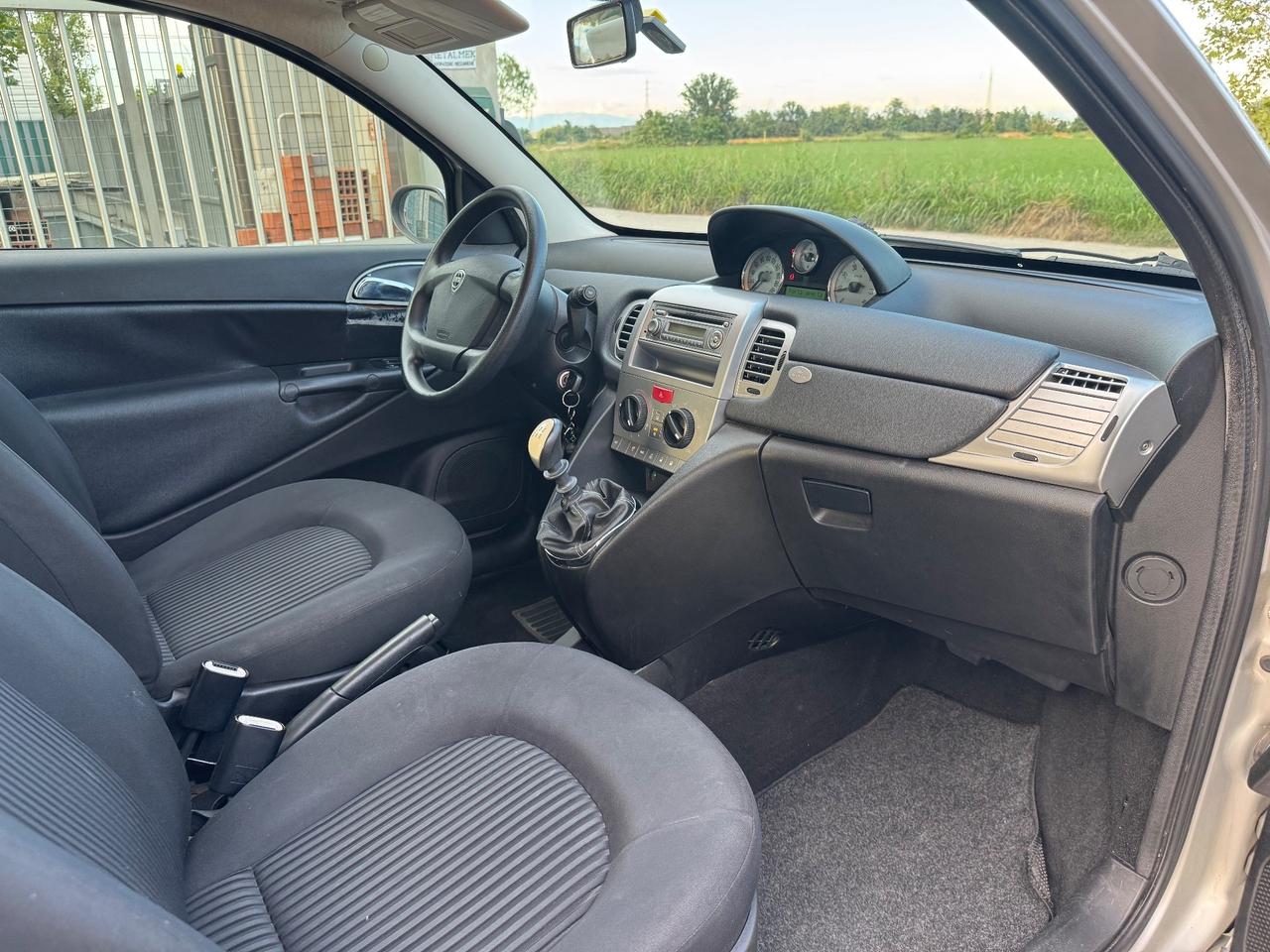 Lancia Ypsilon 1.4 16V Oro