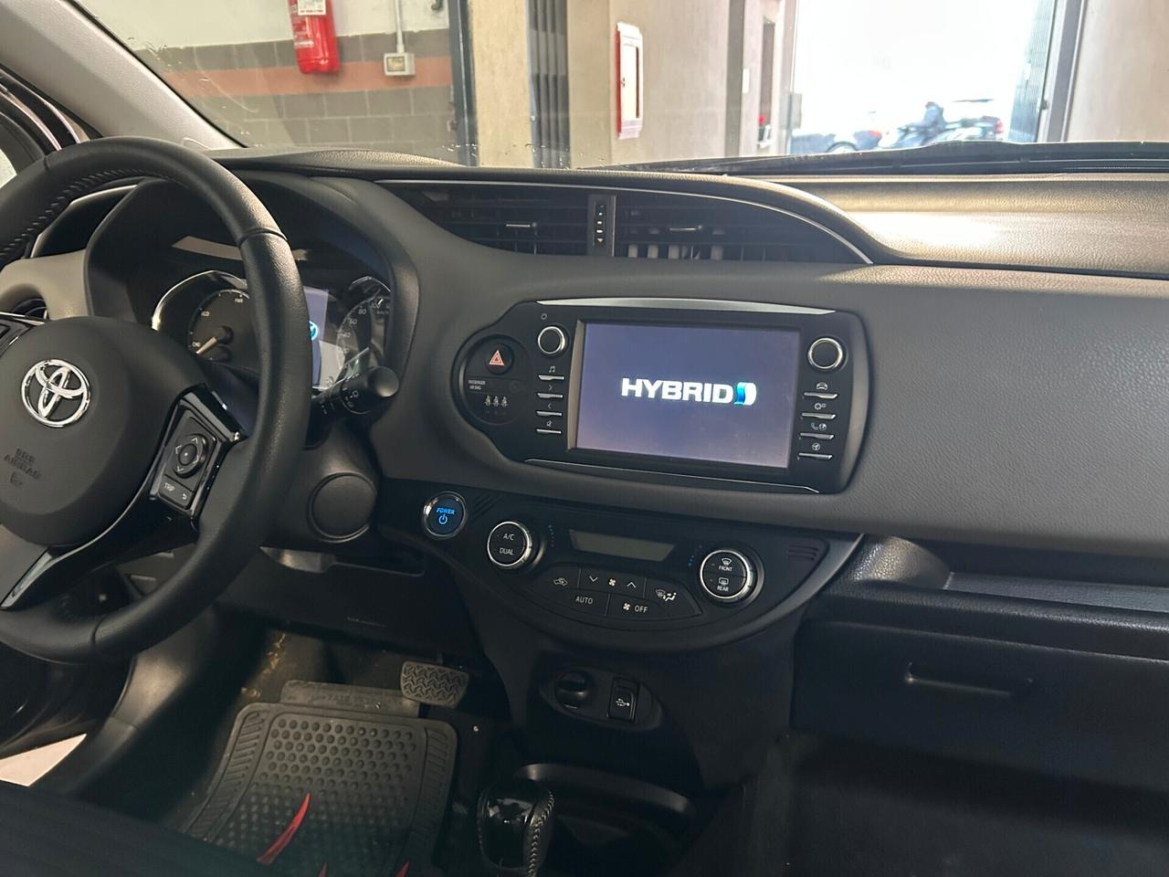 Toyota Yaris 1.5 Hybrid 5 porte Cool circola liberamente in AREA C