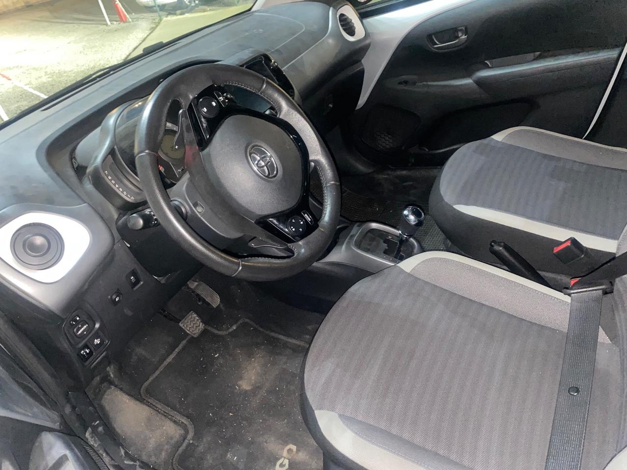 Toyota Aygo Connect 1.0 VVT-i 72 CV 5 porte x-wave