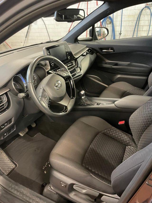 TOYOTA C-HR 1.8 Hybrid E-CVT Business