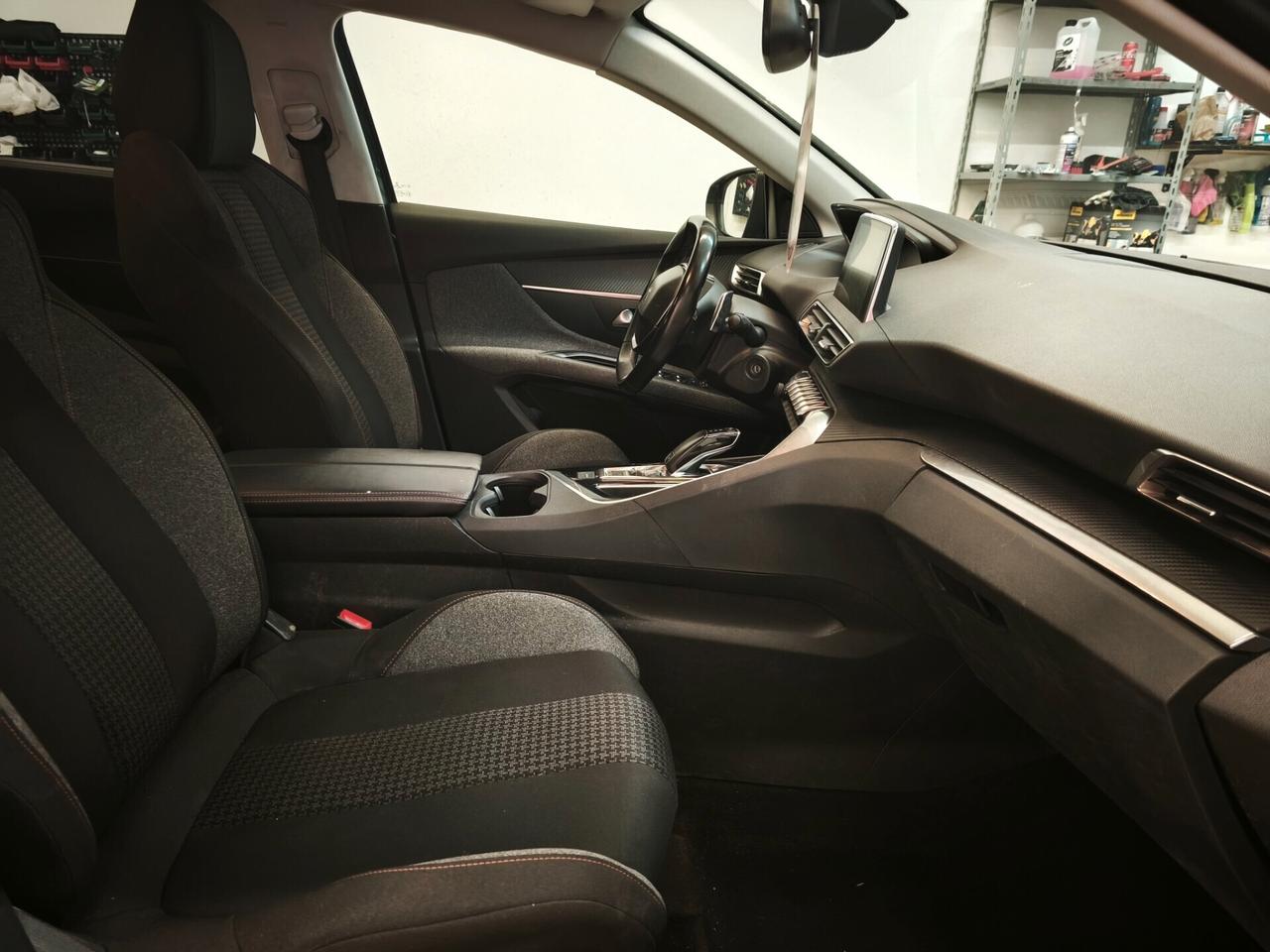Peugeot 5008 1.5 HDi 130 CV