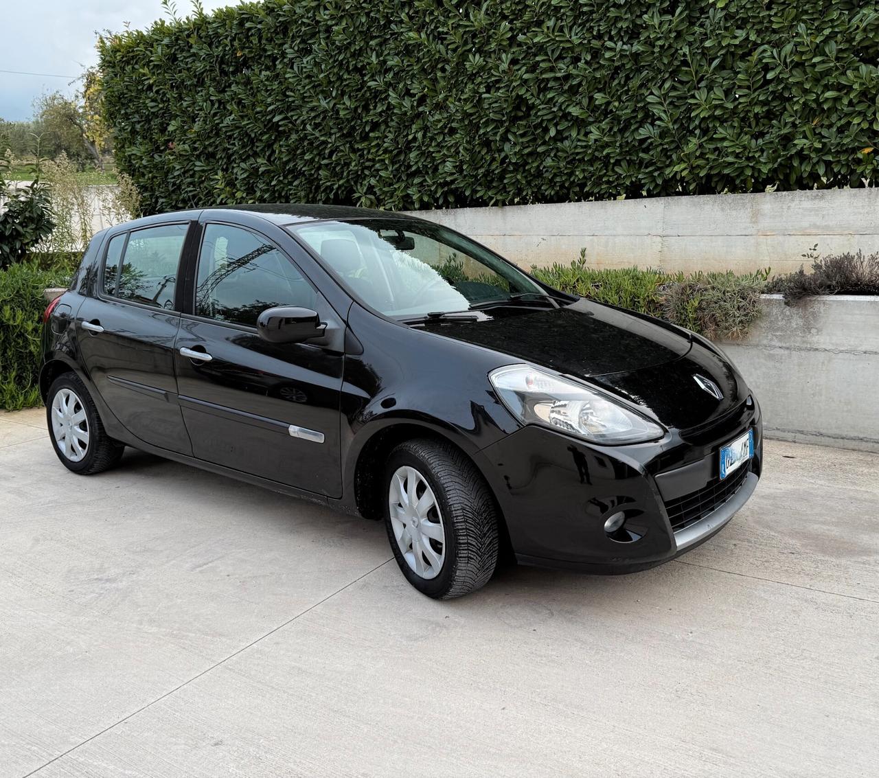 Renault Clio 1.2 Confort cv 75, benzina si neopatentati