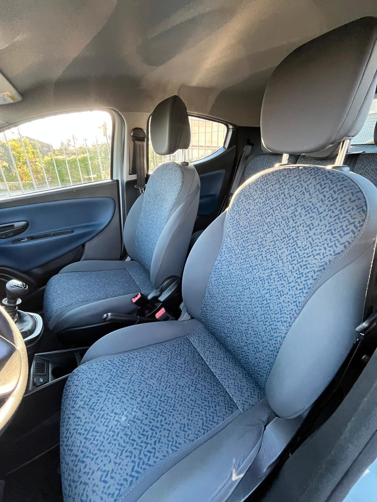 Lancia Ypsilon 1.0 FireFly 5 porte S&S Hybrid Gold