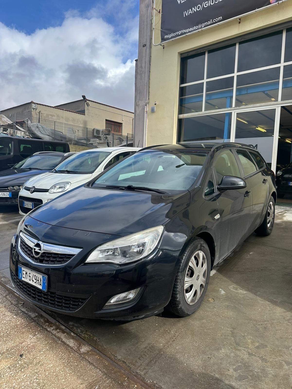 Opel Astra 1.7 diesel 2012 station wagon