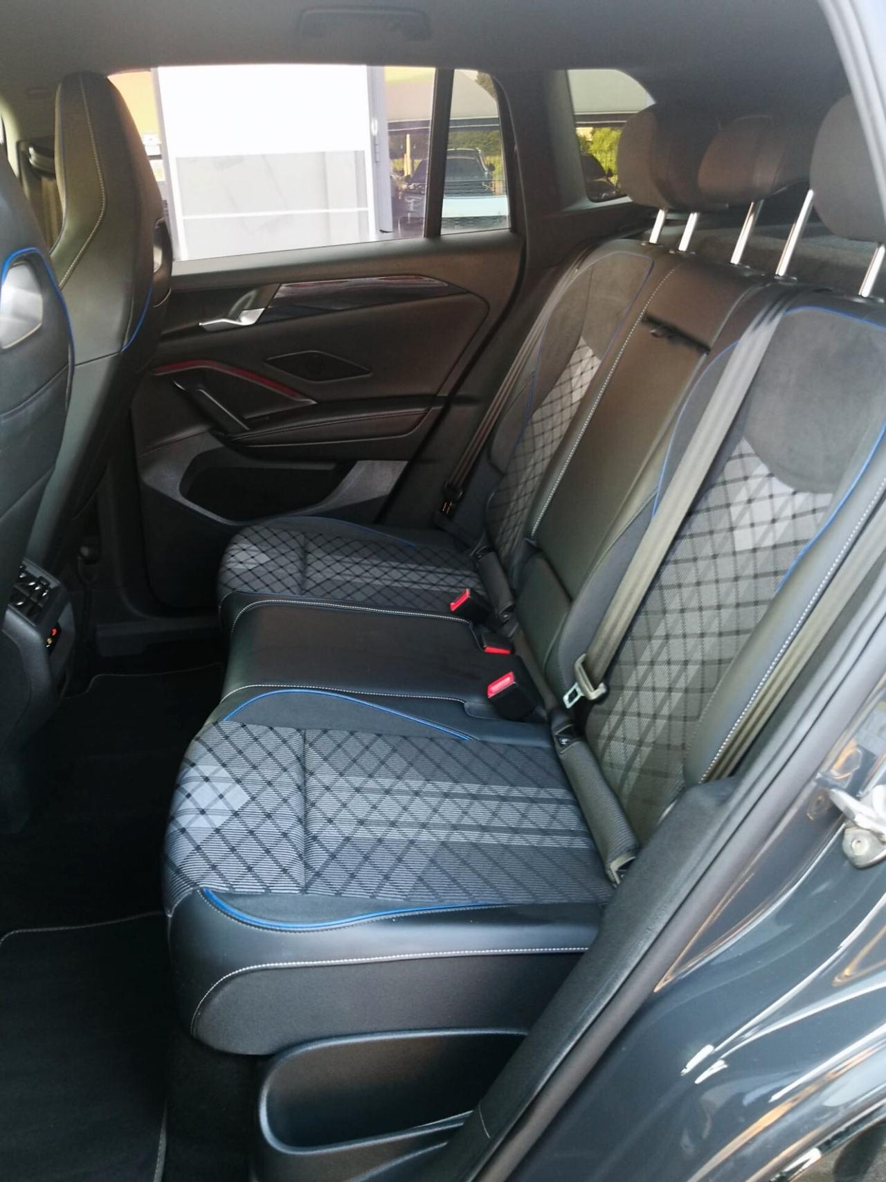 Volkswagen Tiguan 2.0 TDI 150 CV DSG R-Line ***TELECAMERA***SED. MASSAGGIANTI***