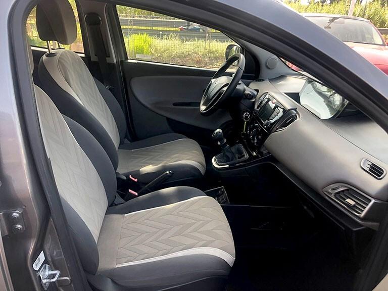 Lancia Ypsilon 1.2 69 CV 5 porte Silver