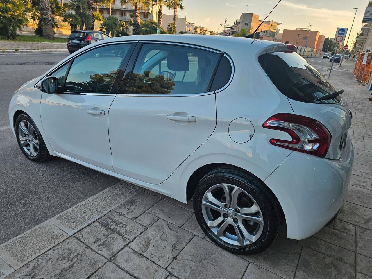 PEUGEOT 208 1.6 HDI 92CV ALLURE FULL OPTIONAL