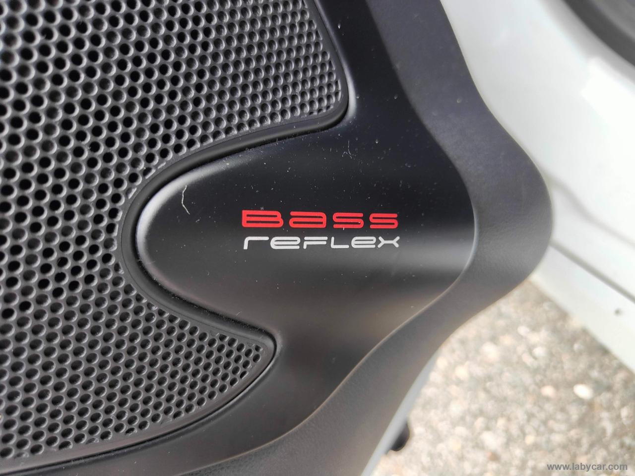 RENAULT Clio TCe 220 EDC R.S. TROPHY Akrapovic + MAXTON