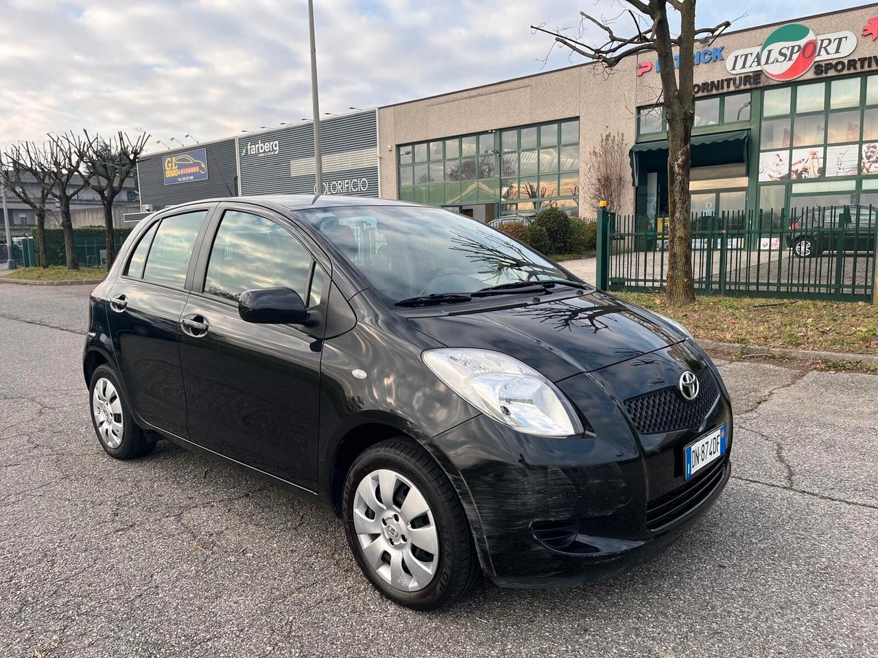 Toyota Yaris 1.0 5 porte