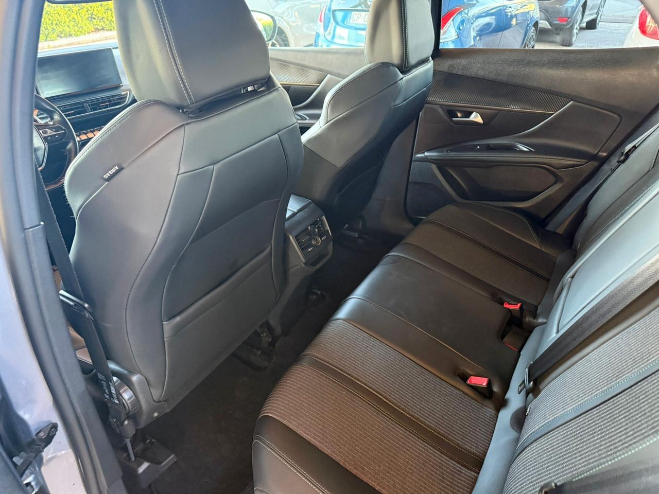 Peugeot 3008 BlueHDi 130 S&S EAT8 Allure