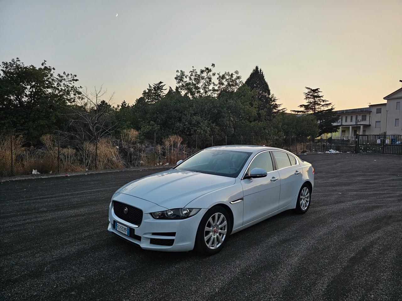 Jaguar XE 2.0 D Turbo 180CV automatica Prestige