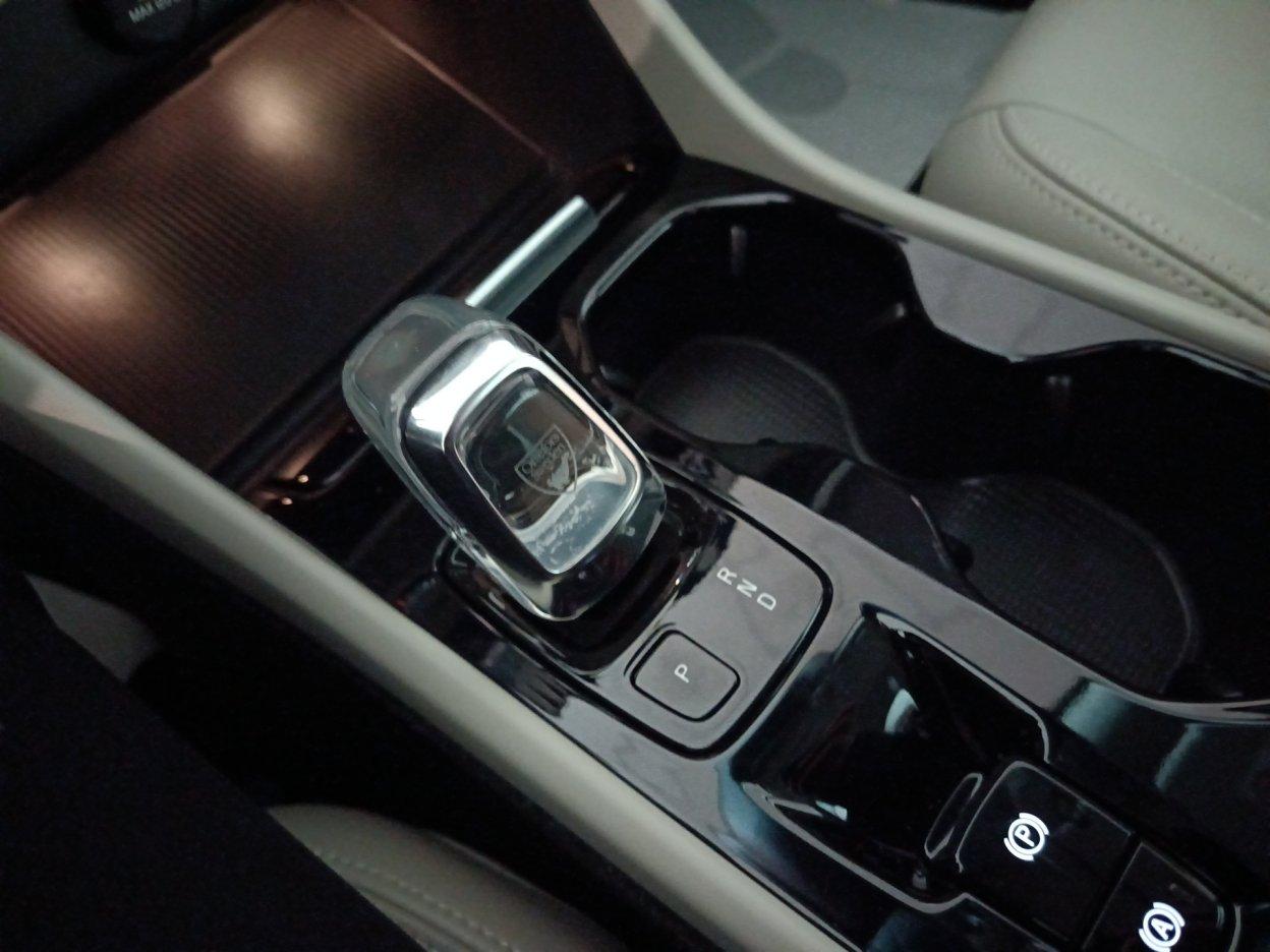 VOLVO XC40 (2017-->) - XC40 D3 AWD Geartronic Inscription