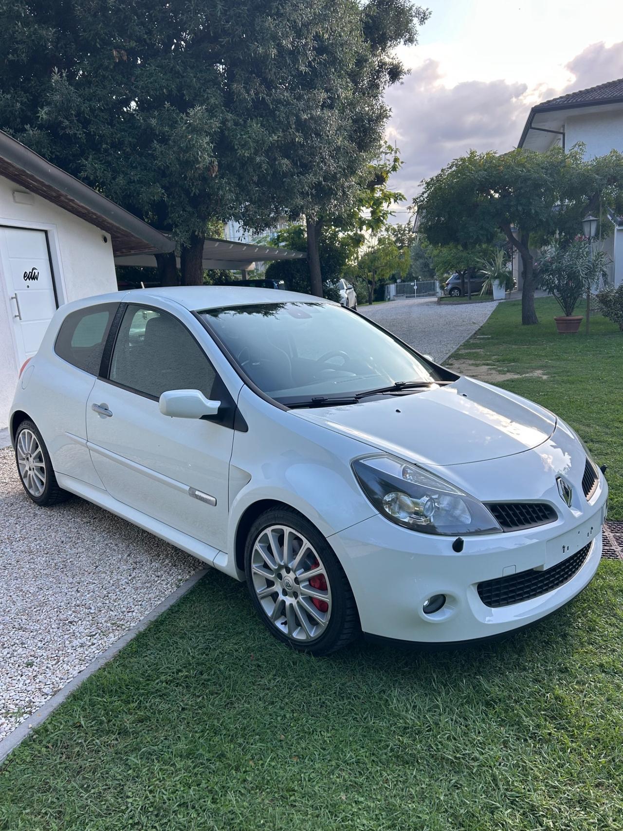 Renault Clio RS F1 Team R27