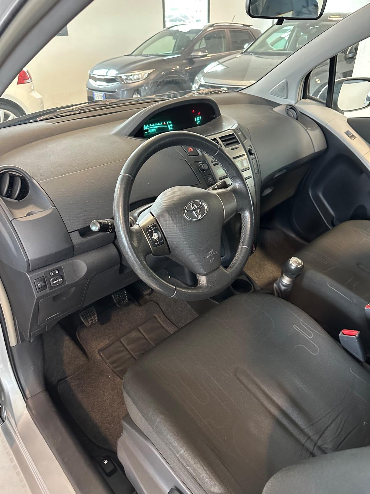 Toyota Yaris 1.0 5 porte Luxury pack