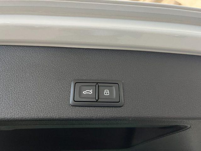 AUDI Q2 35 TFSI Stronic S line Identity Black "18 Sline