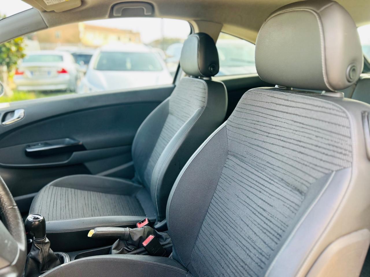 Opel Corsa 1.2 3 porte b-color