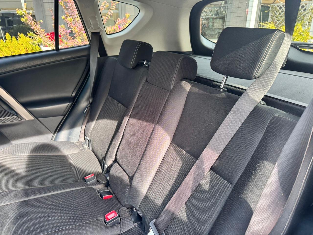 Toyota RAV 4 2.0 D-4D 4WD Lounge