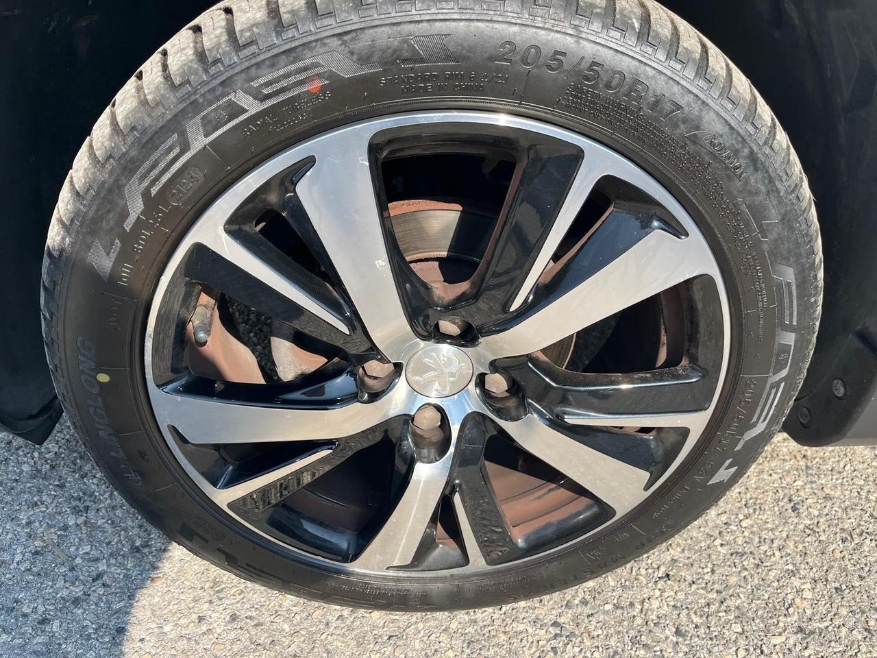 Peugeot 2008 -1.5 blue hdi allure-km 60000-10/2017