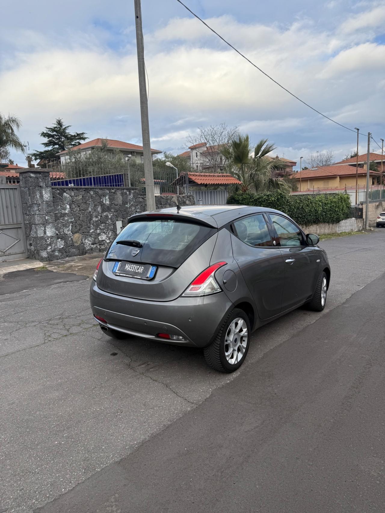 Lancia Ypsilon 1.2 69 CV 5 porte GPL Ecochic Gold