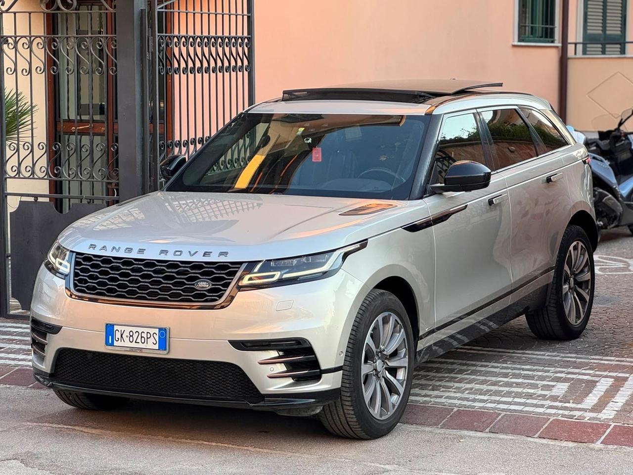 Land Rover Range Velar 2.0D I4 180 CV R-Dynamic SE