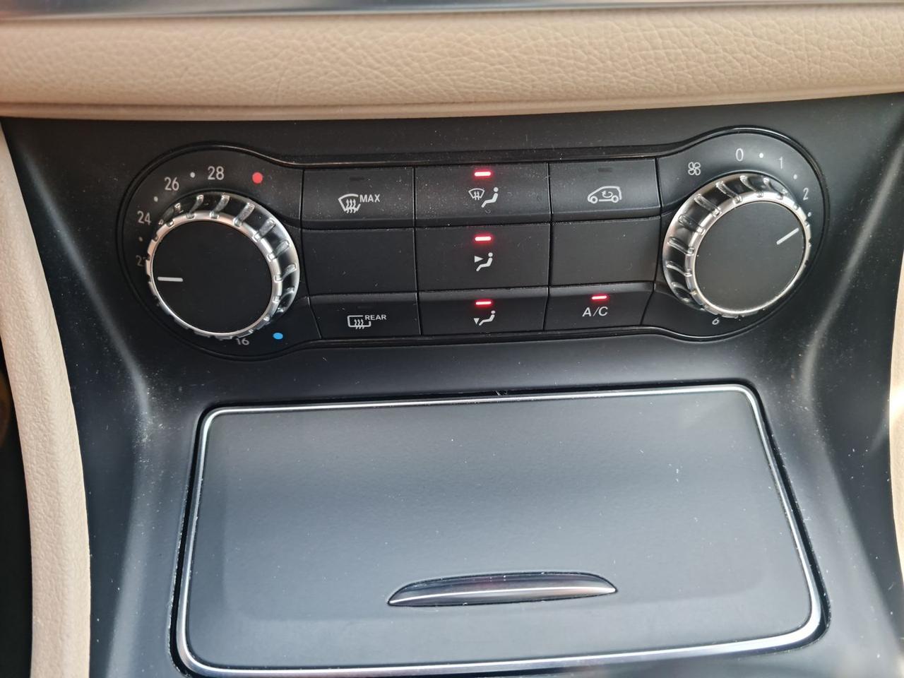 Mercedes-Benz CLA 180 BLUE EFICENCY PREMIUM #6083