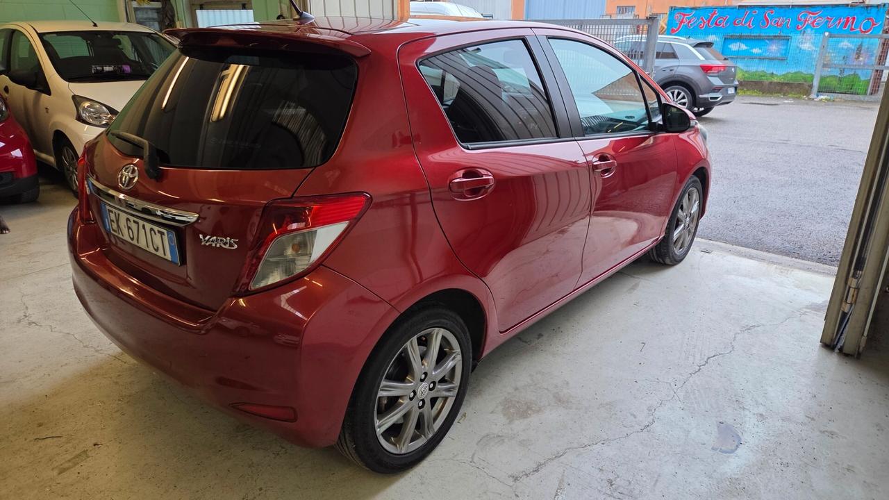Toyota Yaris 1.3 5 porte Lounge full