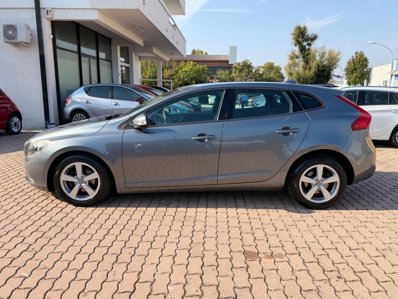 Volvo V40 D2 1.6 SUMMUM