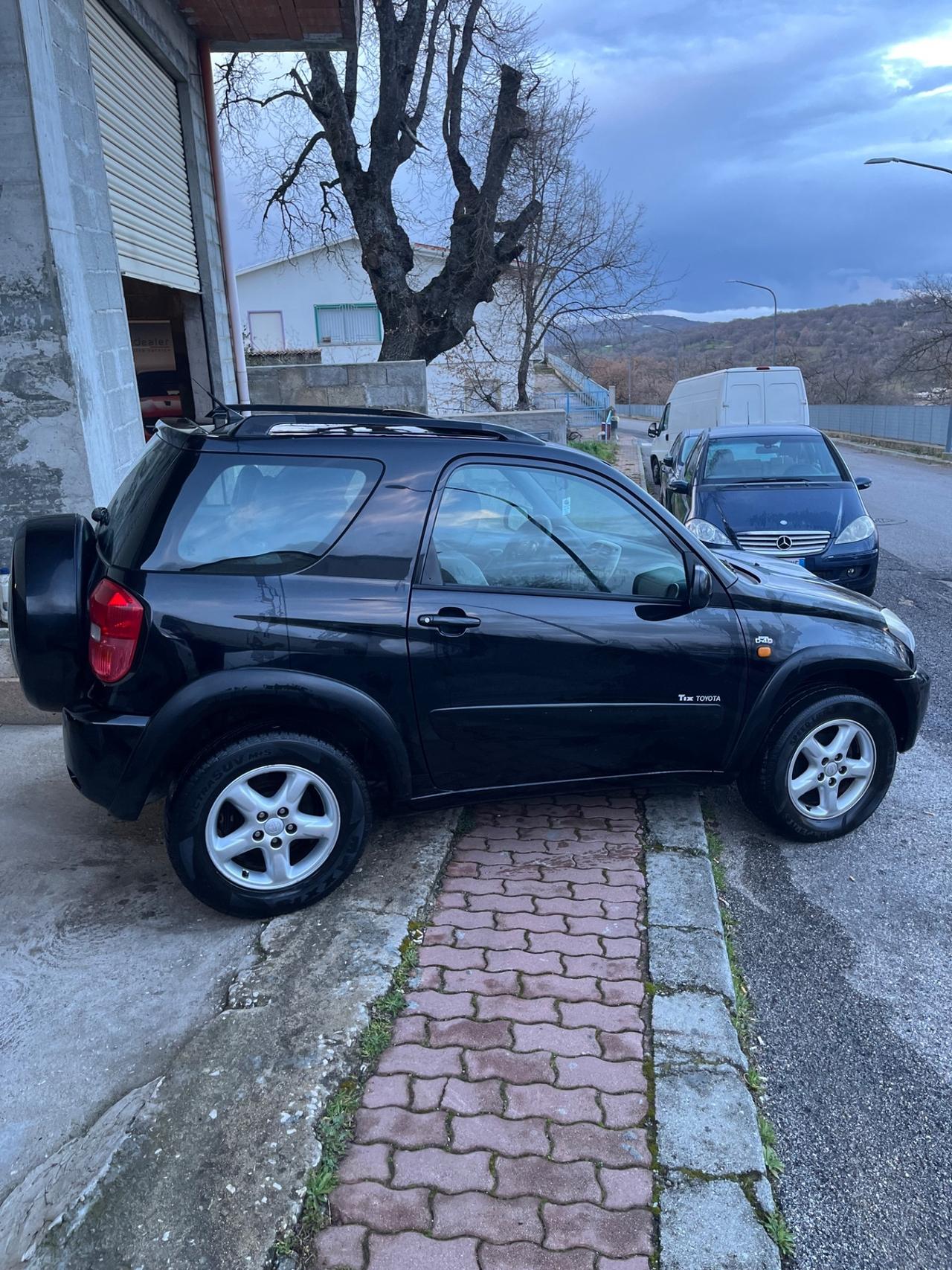 Toyota RAV 4 RAV4 2.0 Tdi D-4D cat 3 porte Sol