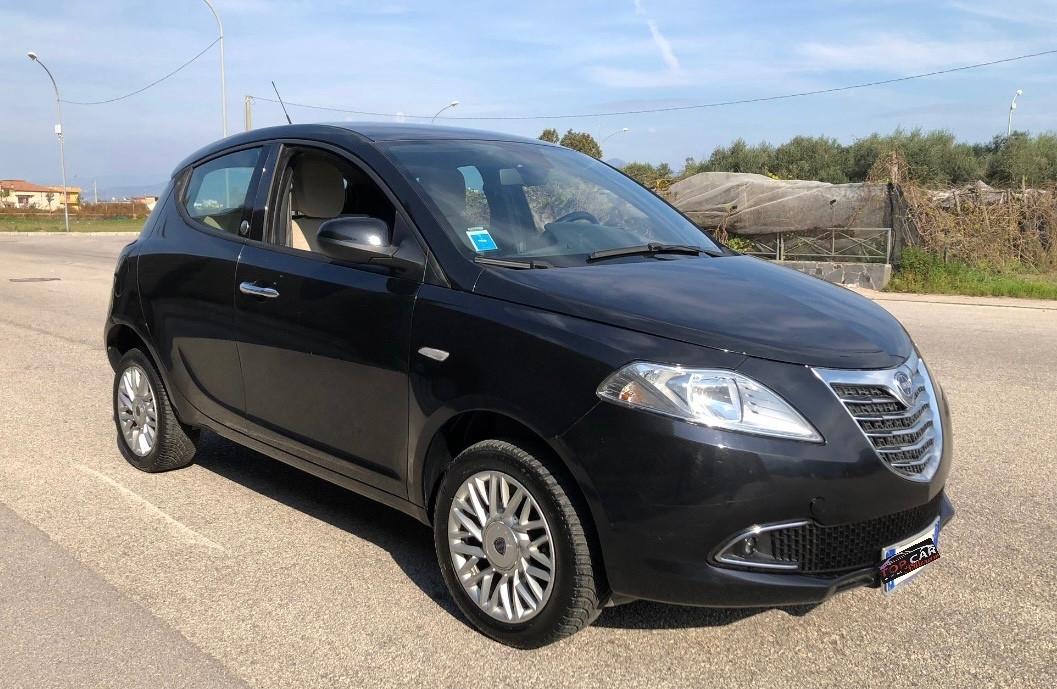 Lancia Ypsilon 0.9 TwinAir 85 CV 5 porte Metano Ecochic Gold