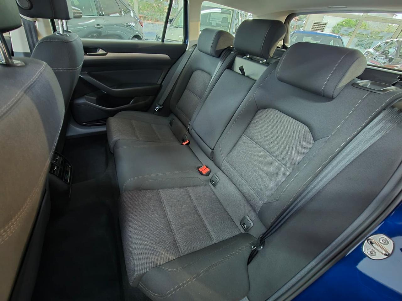 Volkswagen Passat Variant 1.6 TDI SCR DSG Business BMT