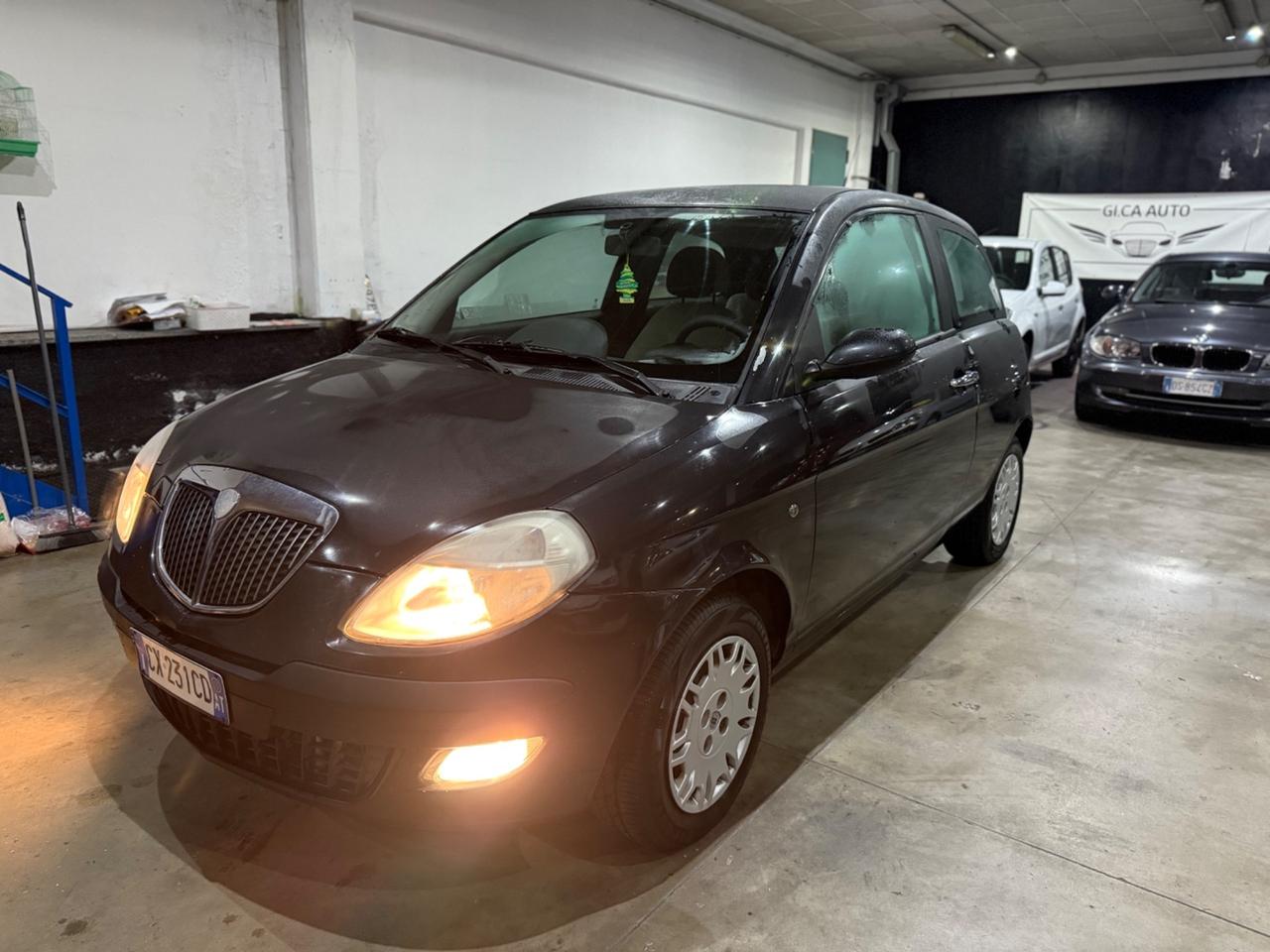 Lancia Ypsilon 1.3 MJT 75 CV Argento