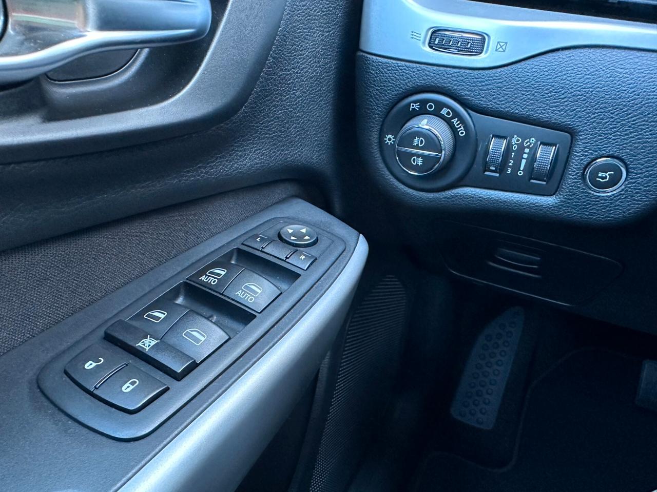 Jeep Cherokee 2.2MJT 185CV 4WD AUTOMATICA NAVI LED
