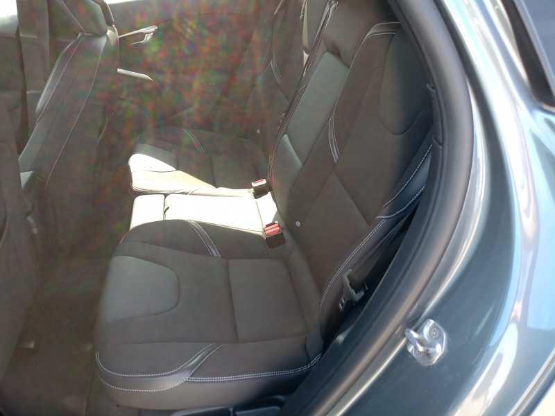 VOLVO V40 2.0 d2 Momentum geartronic my17