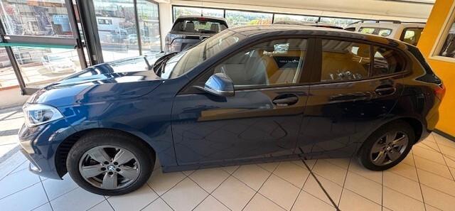 Bmw 116 116d 5p. Business Advantage