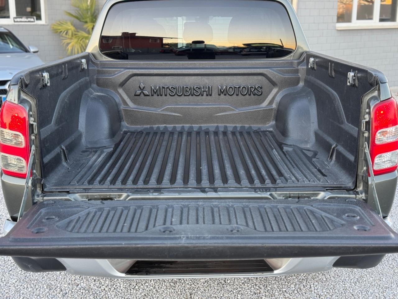 Mitsubishi L200 2.4 DI-D/154CV Double Cab Inform