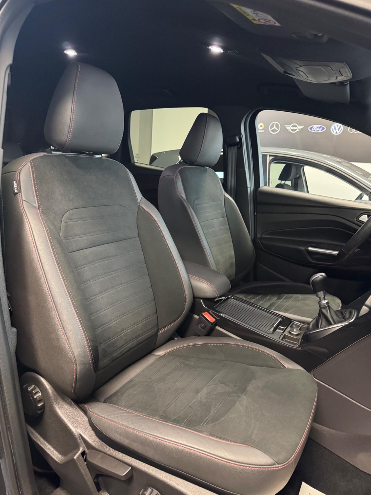 Ford Kuga 2.0 TDCI ST LINE DA VETRINA