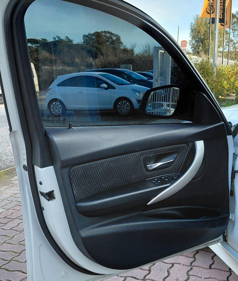 Bmw 318 318d Touring Msport - 2014