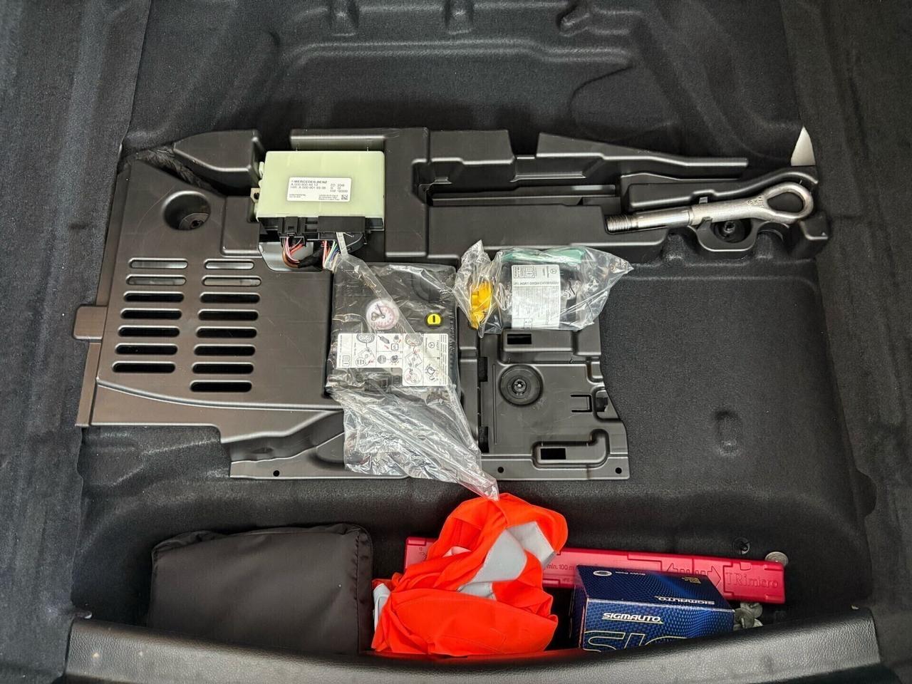 MERCEDES-BENZ CLA 180D SHOOTING BRAKE AUTO TETTO -